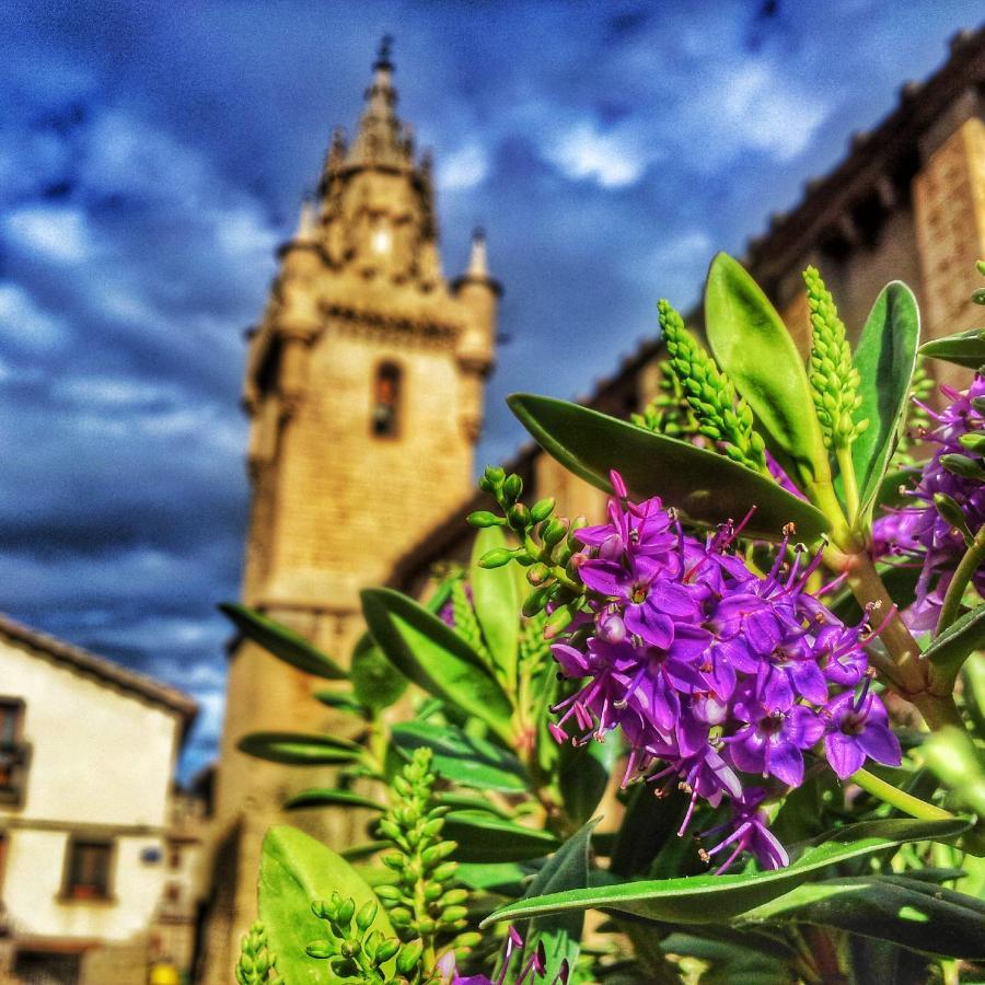 Posada De Uncastillo Bagian luar foto